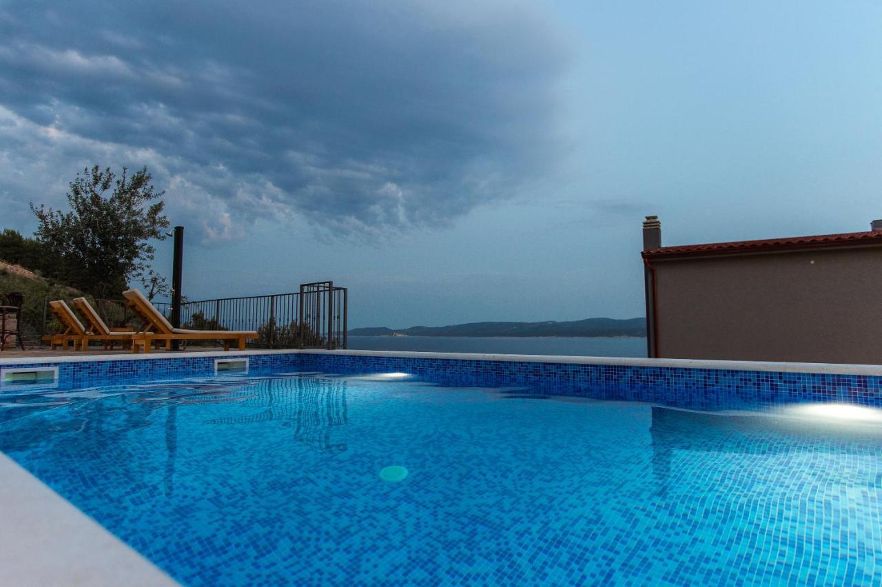 Exclusive Villa Almissa With Swimming Pool And Sea View Lokva Rogoznica Exteriér fotografie