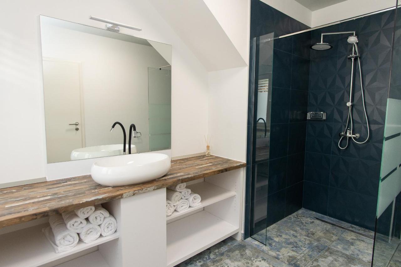 Exclusive Villa Almissa With Swimming Pool And Sea View Lokva Rogoznica Exteriér fotografie